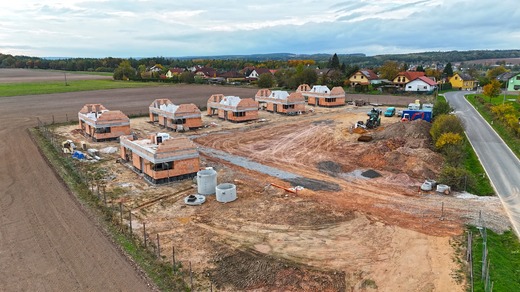 Výstavba v Tlučné